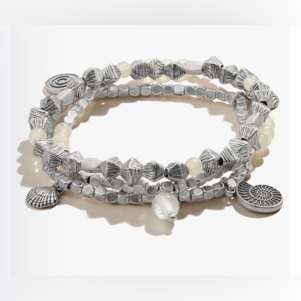 Retired rare NWT Nautilus Ocean Beach Multi-charm stretch bracelets set …